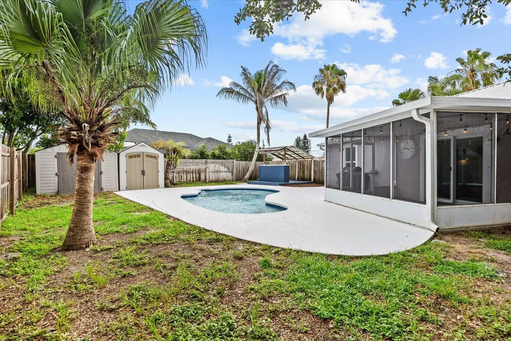 697 SW Jeanne Avenue Port St Lucie FL 34953
