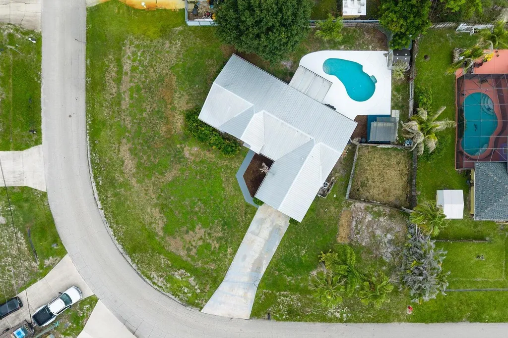 697 SW Jeanne Avenue Port St Lucie FL 34953