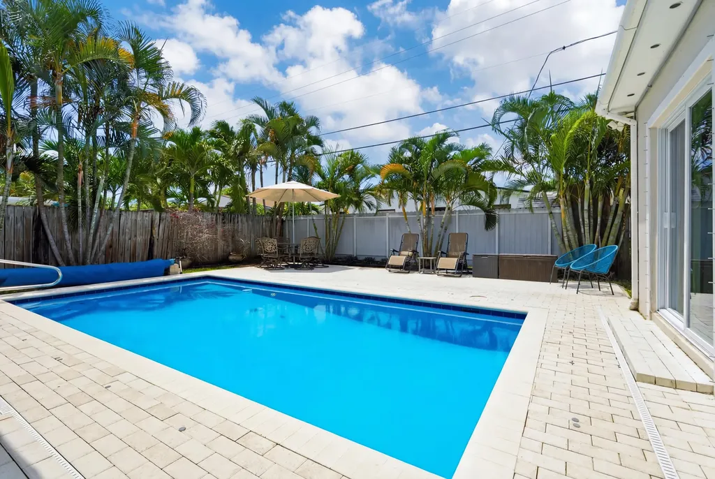 250 NE 57th Street Oakland Park FL 33334