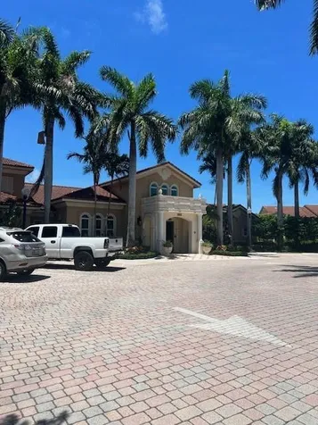 201 Villa Circle Boynton Beach FL 33435