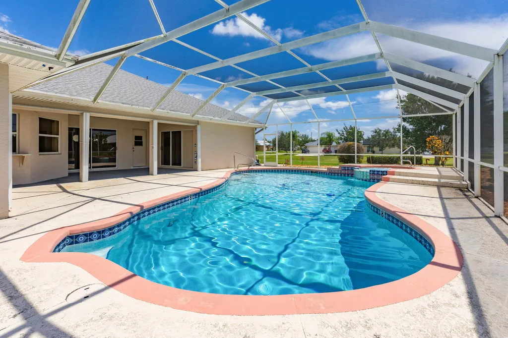 165 SW Hawthorne Circle Port St Lucie FL 34953