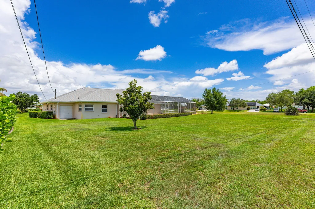 165 SW Hawthorne Circle Port St Lucie FL 34953