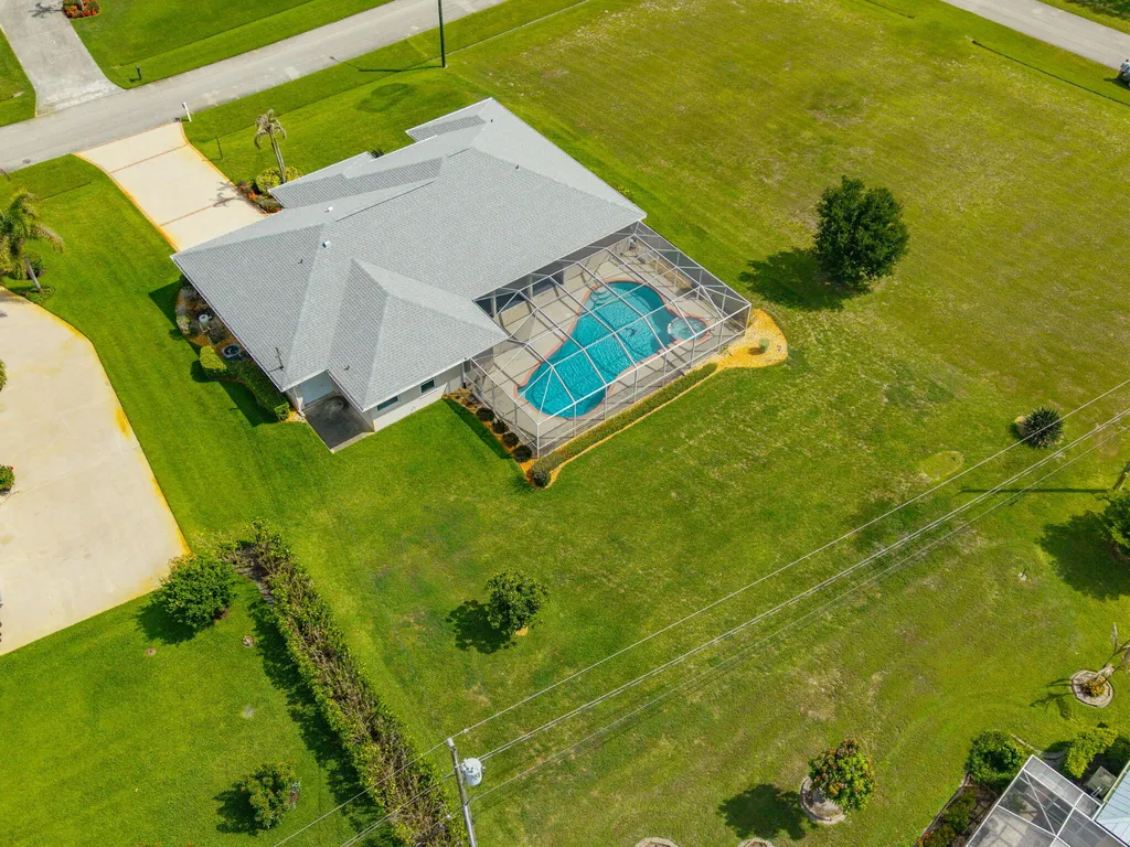 165 SW Hawthorne Circle Port St Lucie FL 34953
