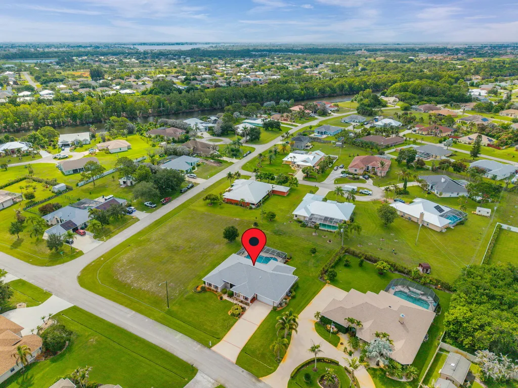 165 SW Hawthorne Circle Port St Lucie FL 34953