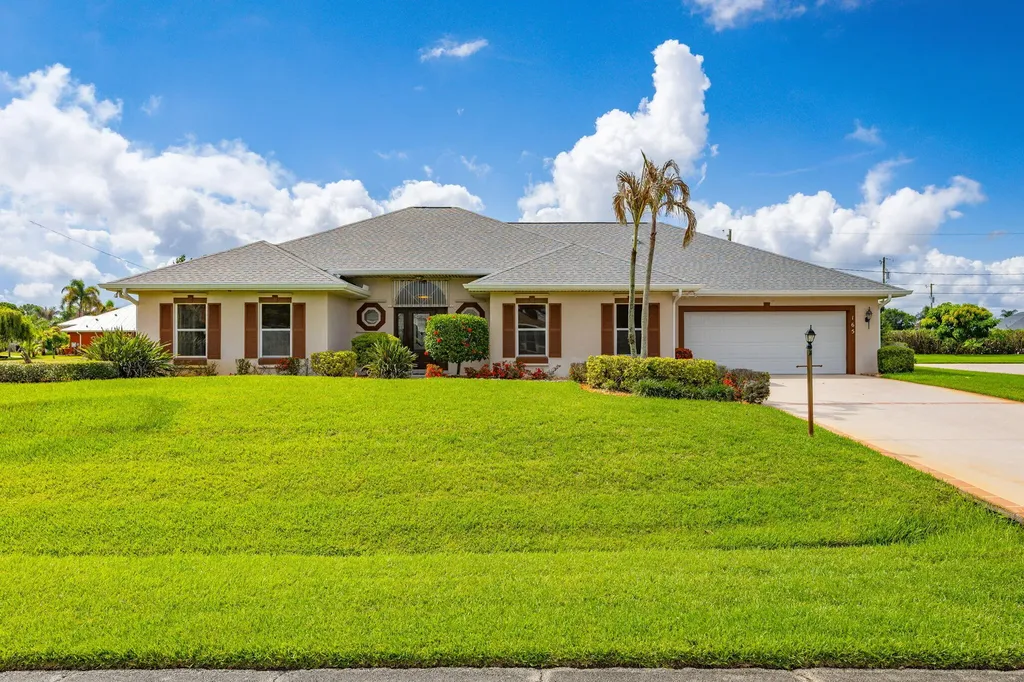 165 SW Hawthorne Circle Port St Lucie FL 34953