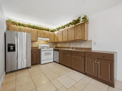 105 Woodland Road Palm Springs FL 33461