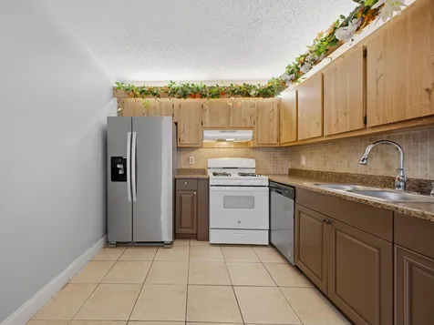 105 Woodland Road Palm Springs FL 33461