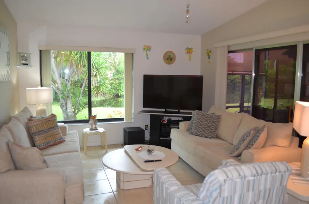 5392 Viburnum Circle Delray Beach FL 33484