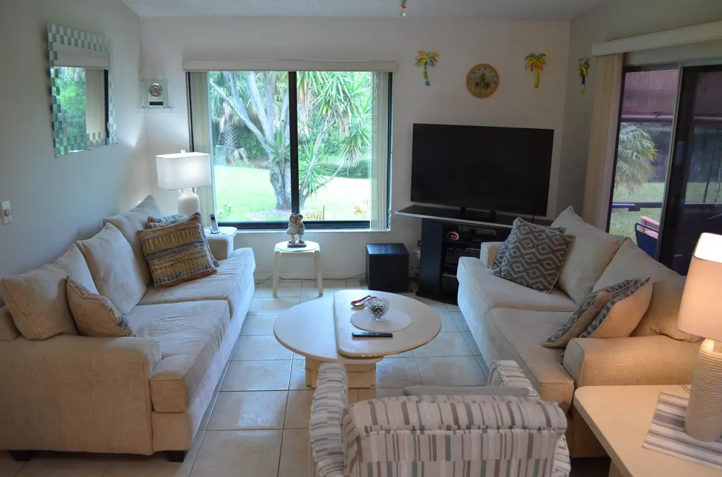 5392 Viburnum Circle Delray Beach FL 33484