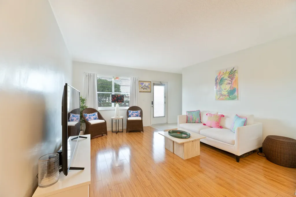 32 Abbey Lane Delray Beach FL 33446