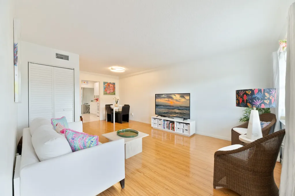 32 Abbey Lane Delray Beach FL 33446