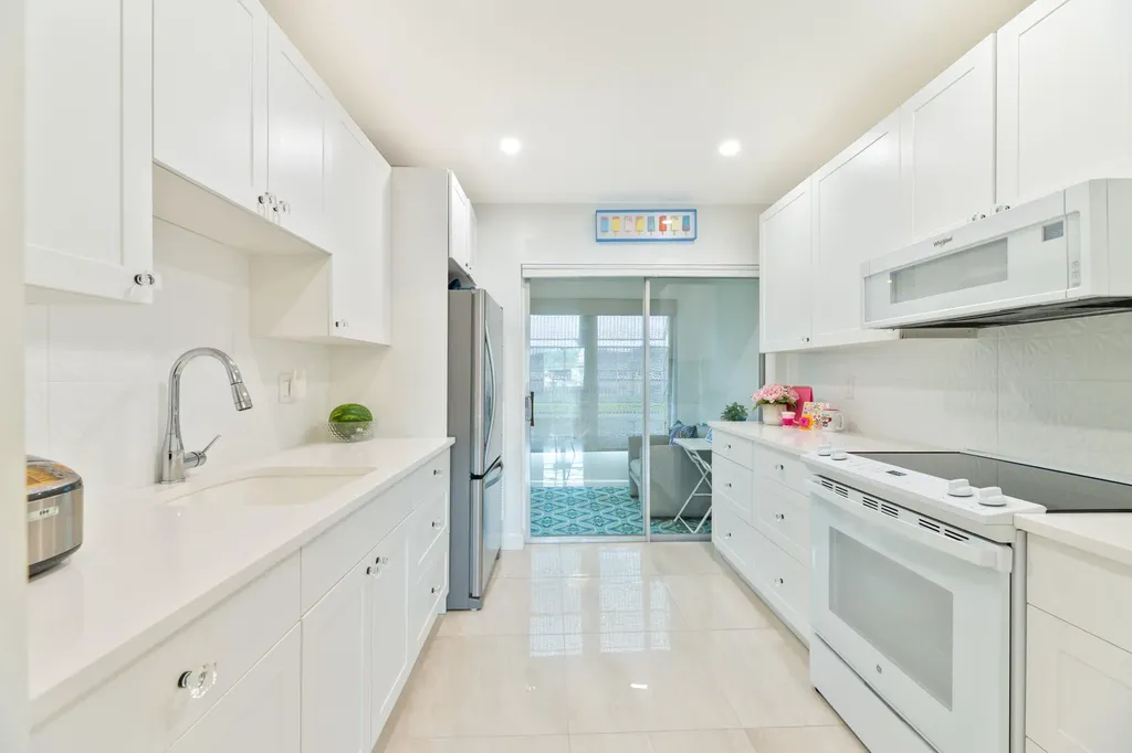 32 Abbey Lane Delray Beach FL 33446