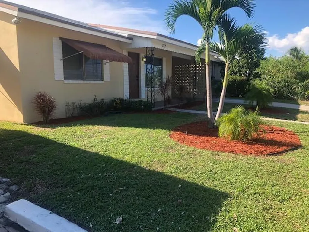 817 S B Street Lake Worth Beach FL 33460