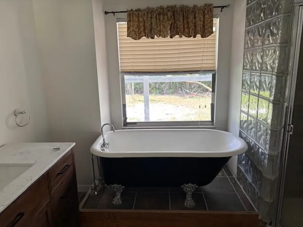 533 NW Avon Avenue Port St Lucie FL 34983