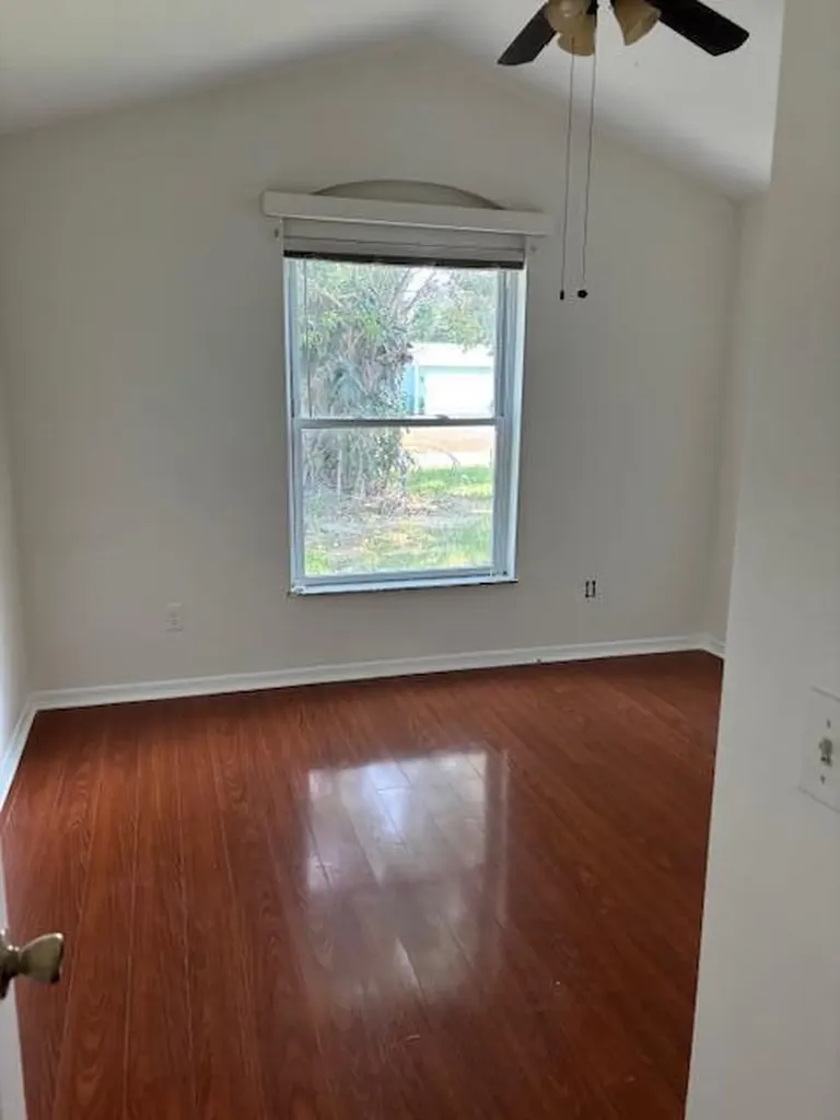 533 NW Avon Avenue Port St Lucie FL 34983