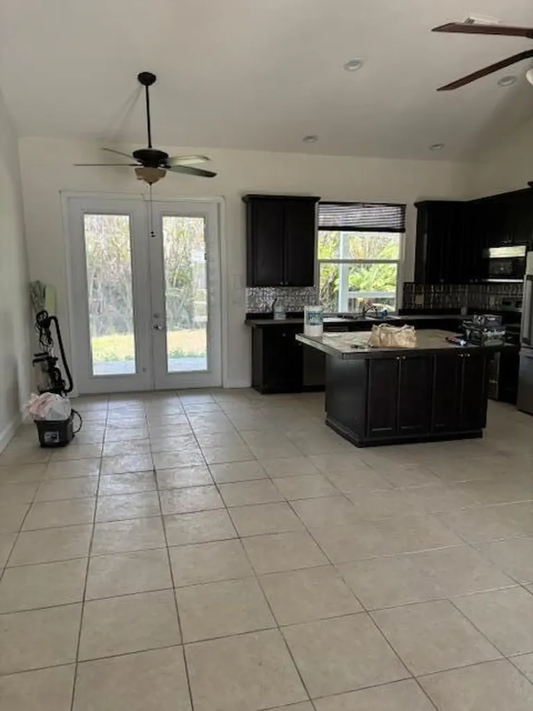 533 NW Avon Avenue Port St Lucie FL 34983