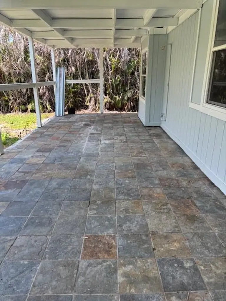 533 NW Avon Avenue Port St Lucie FL 34983