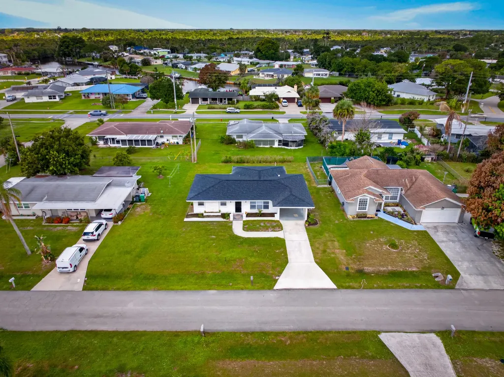 216 W Arbor Avenue Port St Lucie FL 34952