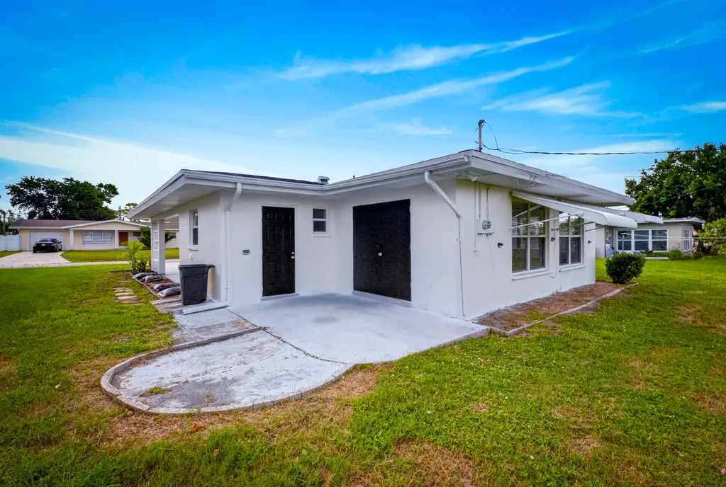 216 W Arbor Avenue Port St Lucie FL 34952
