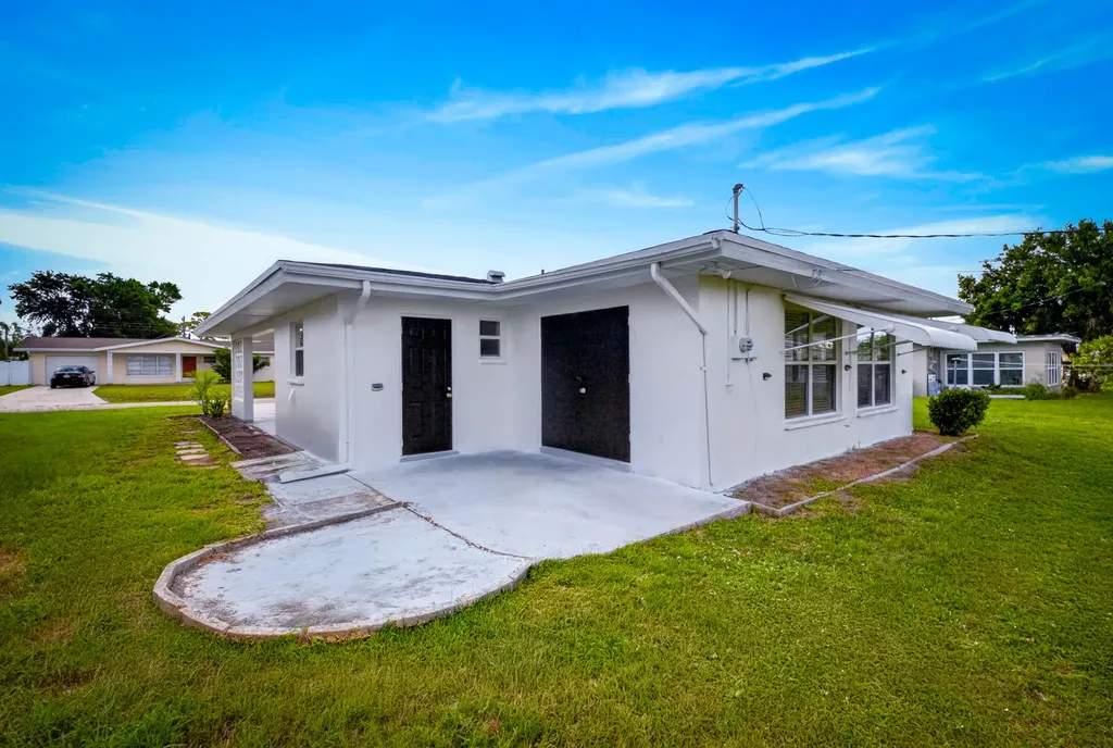 216 W Arbor Avenue Port St Lucie FL 34952