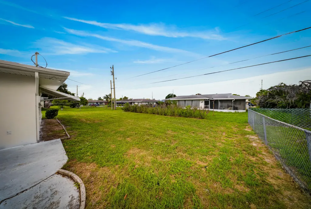 216 W Arbor Avenue Port St Lucie FL 34952