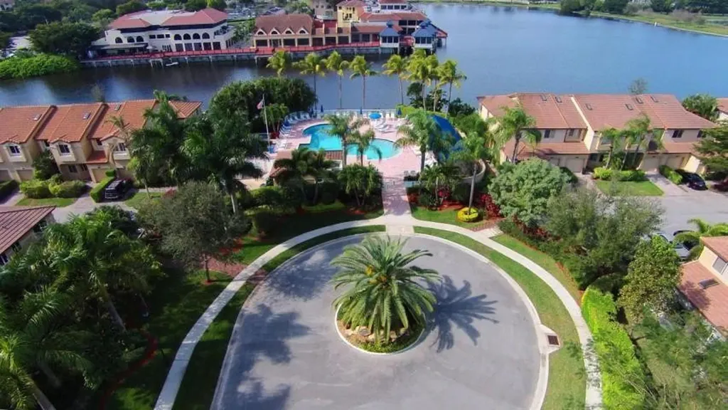 6584 Via Regina Boca Raton FL 33433