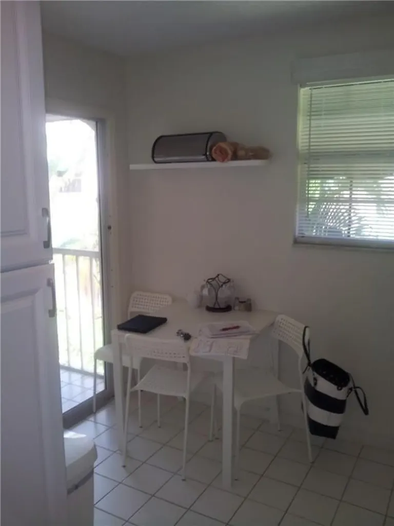 6584 Via Regina Boca Raton FL 33433