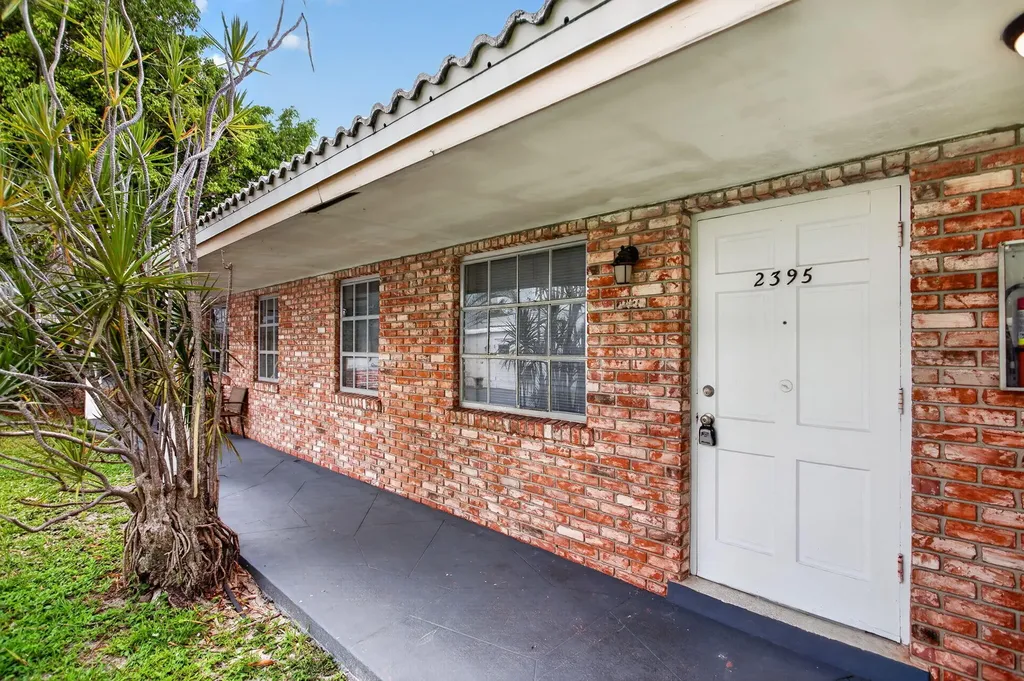 2391 NE 11th Court Pompano Beach FL 33062