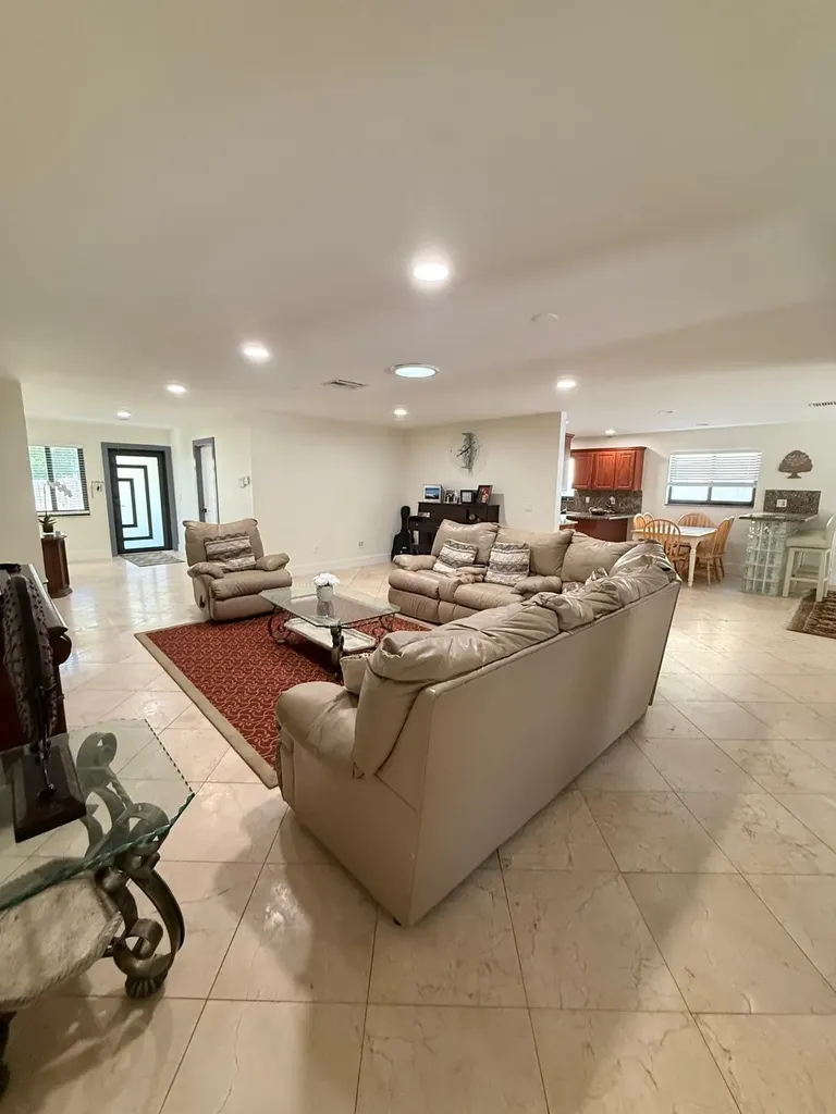 8843 SW 16th Street Boca Raton FL 33433