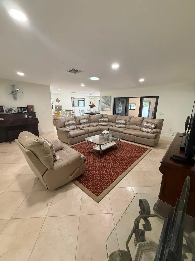 8843 SW 16th Street Boca Raton FL 33433