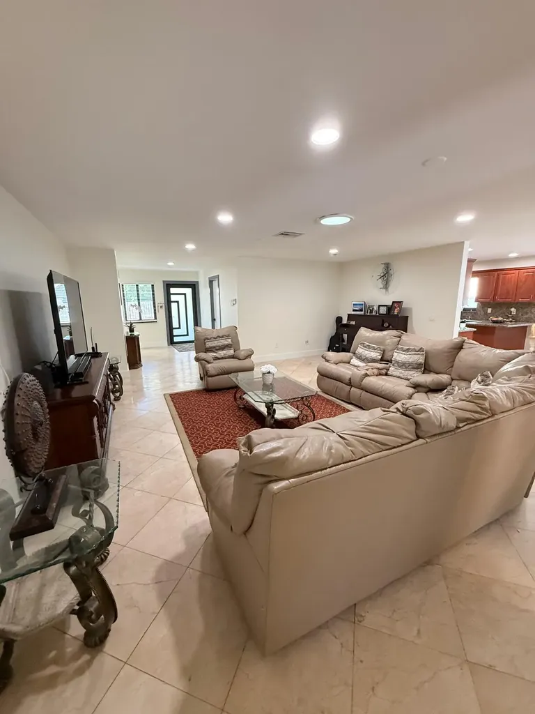 8843 SW 16th Street Boca Raton FL 33433