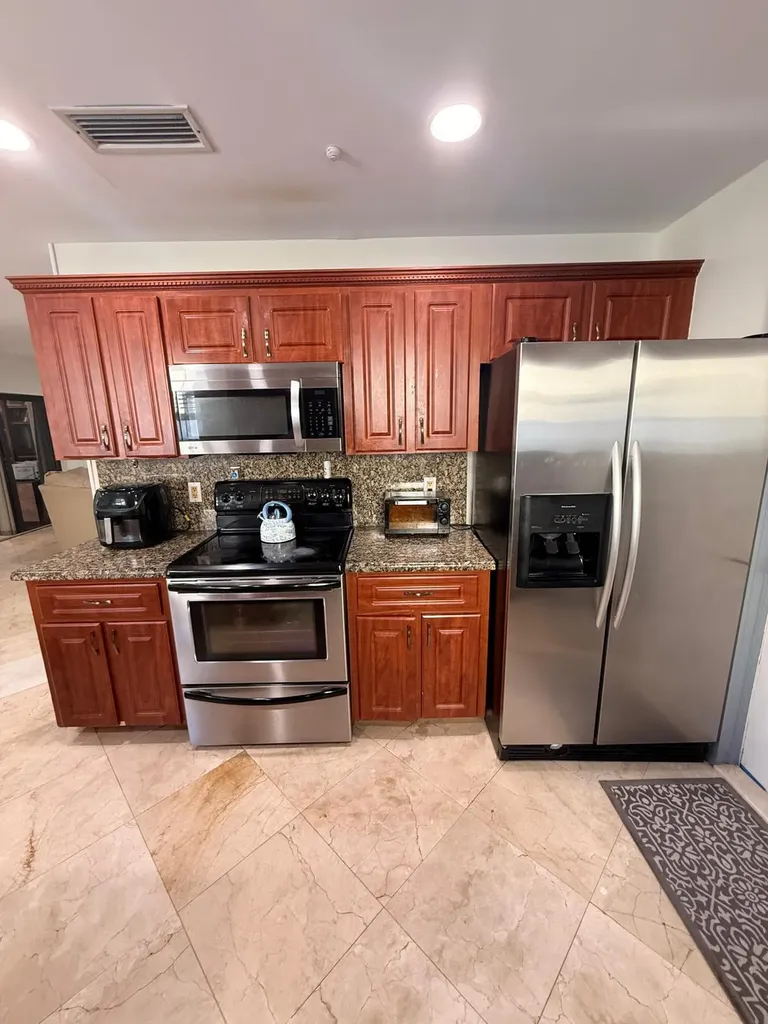 8843 SW 16th Street Boca Raton FL 33433
