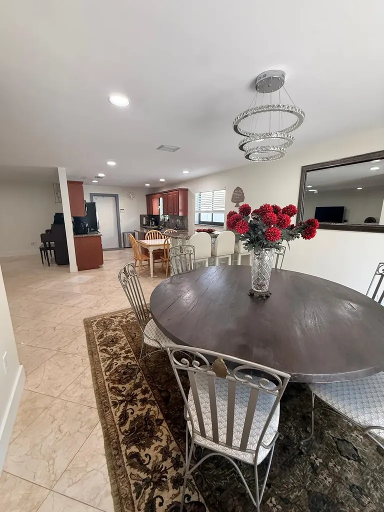 8843 SW 16th Street Boca Raton FL 33433