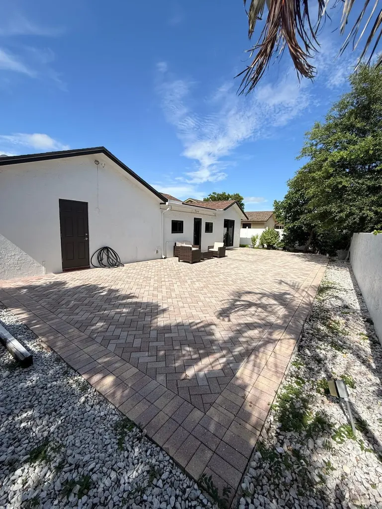 8843 SW 16th Street Boca Raton FL 33433