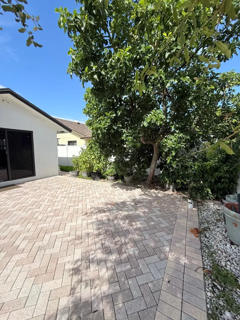 8843 SW 16th Street Boca Raton FL 33433