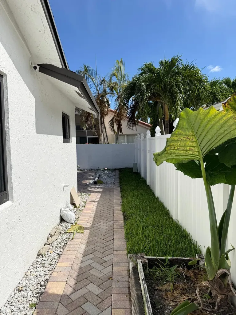 8843 SW 16th Street Boca Raton FL 33433