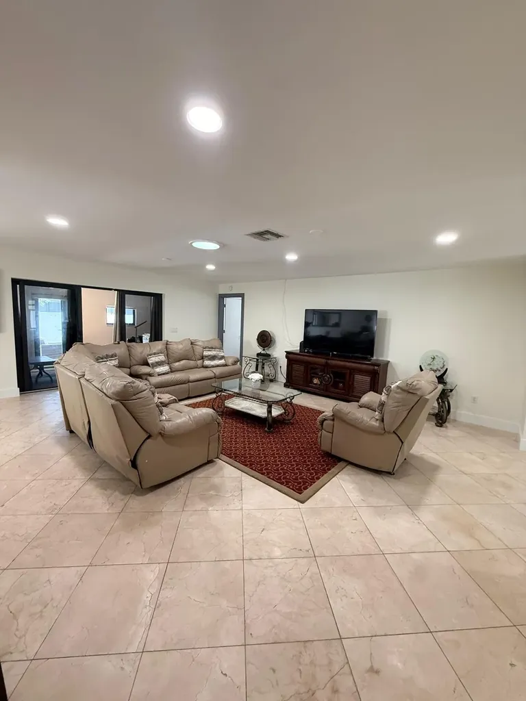 8843 SW 16th Street Boca Raton FL 33433
