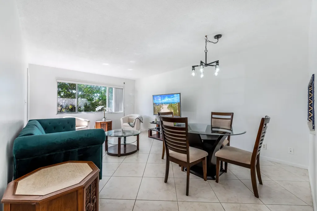 2615 Garden Drive N Lake Worth FL 33461