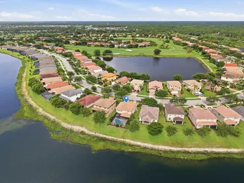 1517 Birdie Drive Naples FL 34120