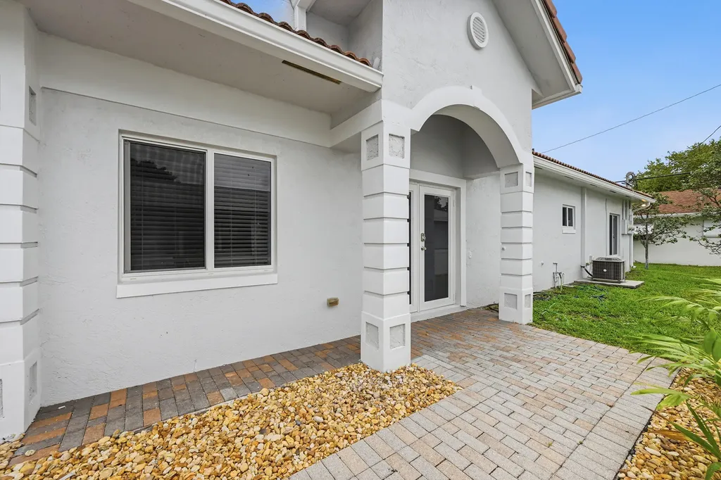 911 NE 12th Avenue Pompano Beach FL 33060
