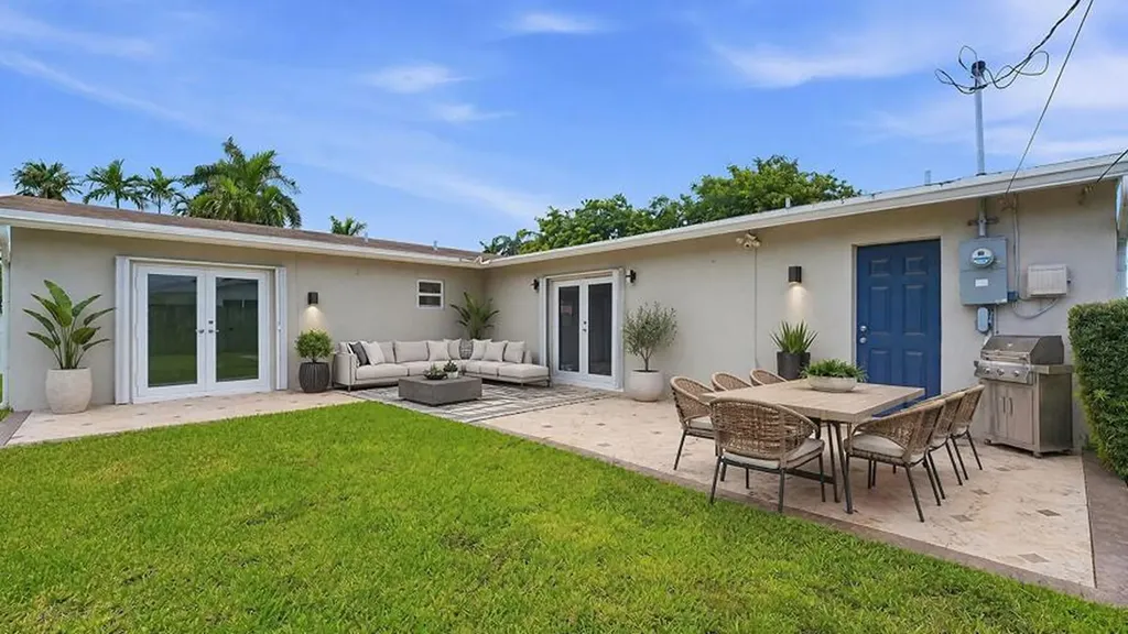 21020 Highland Lakes Boulevard Miami FL 33179