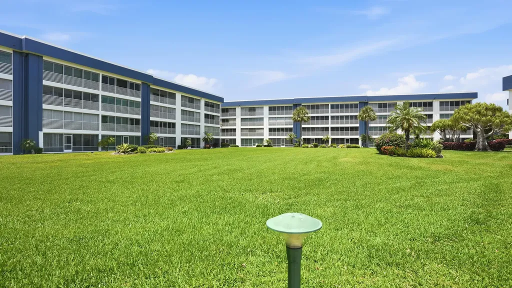 921 Spanish Circle Delray Beach FL 33483