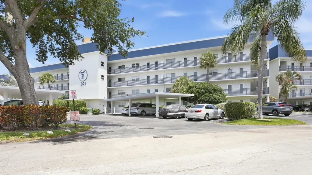 921 Spanish Circle Delray Beach FL 33483