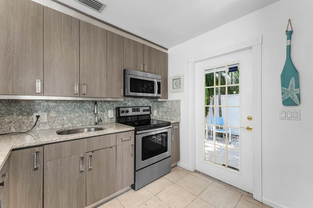 334 NE 7th Avenue Delray Beach FL 33483