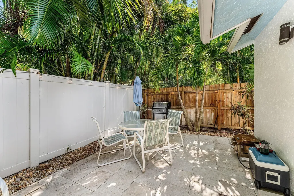 334 NE 7th Avenue Delray Beach FL 33483