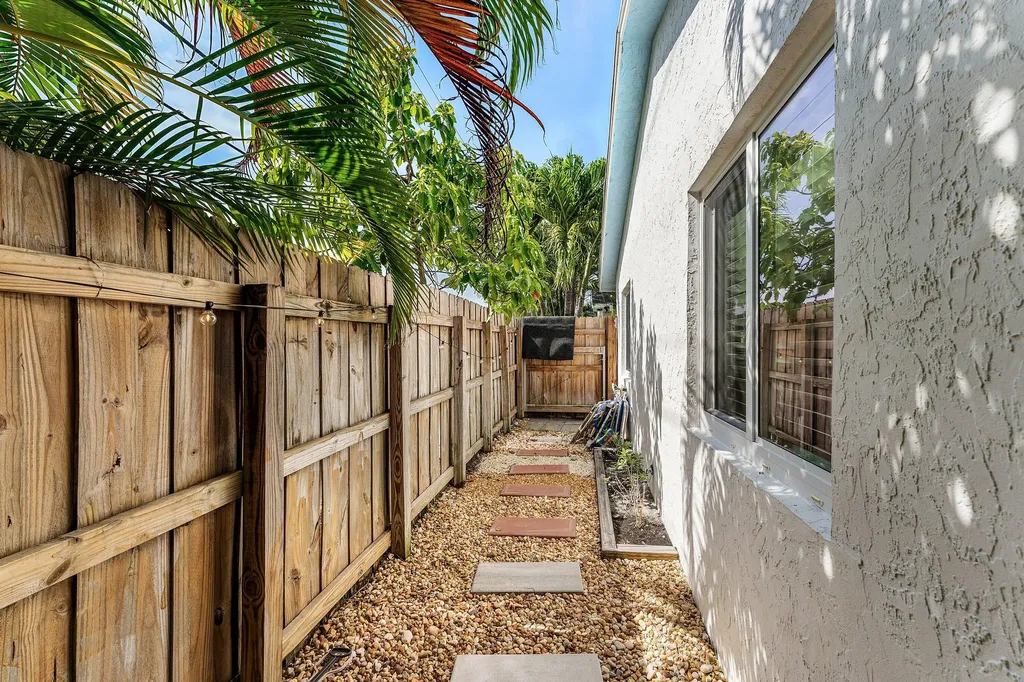 334 NE 7th Avenue Delray Beach FL 33483