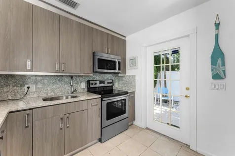 334 NE 7th Avenue Delray Beach FL 33483