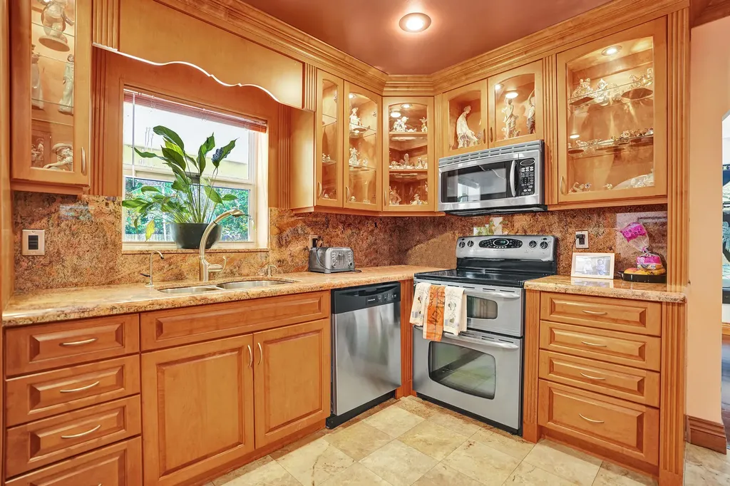 1040 SW 75th Avenue Plantation FL 33317