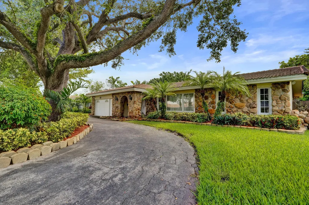 1040 SW 75th Avenue Plantation FL 33317