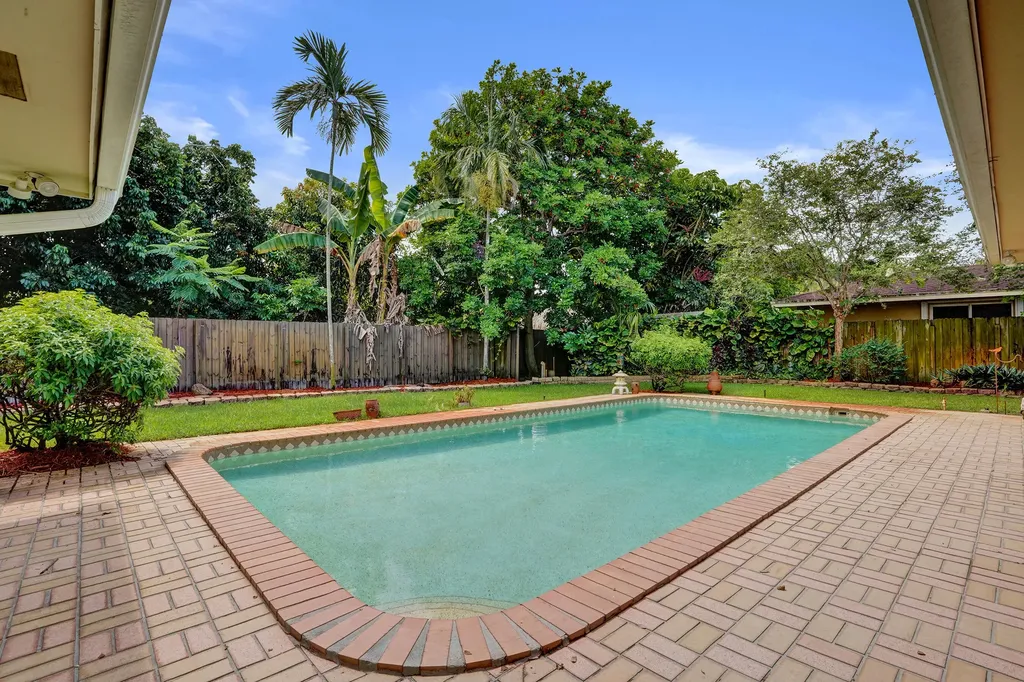 1040 SW 75th Avenue Plantation FL 33317